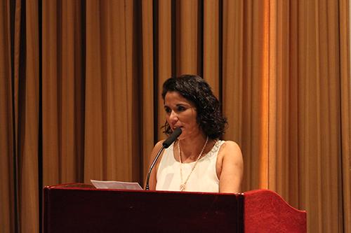 Profesora Claudia Flores, coordinadora del diploma.