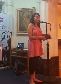 Fabiola Bahamondes, recibe Premio Sech, en representación de Revista Nomadías