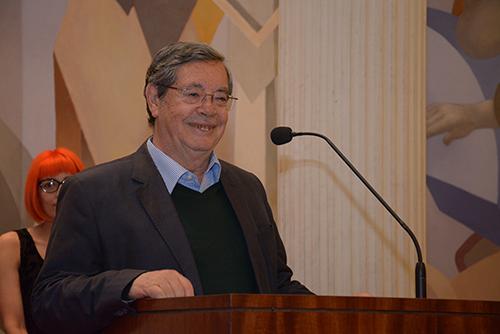 Prof. Carlos Ruiz Schneider, decano de la Facultad de Filosofía y Humanidades