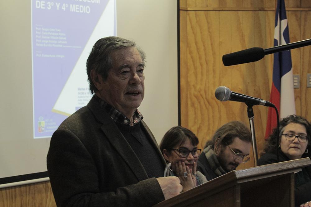 Prof. Carlos Ruiz Schneider, decano de la Facultad de Filosofía y Humanidades