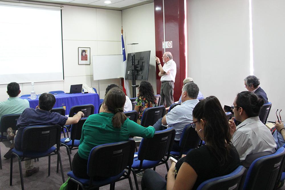 La conferencia se realizó en la Facultad de Filosofía y Humanidades de la U. de Chile