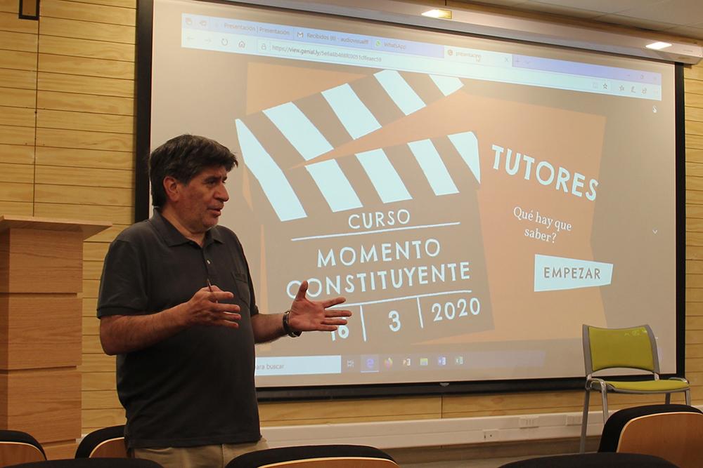 Prof. Ernesto Águila, coordinador académico del curso "Momento Constituyente".
