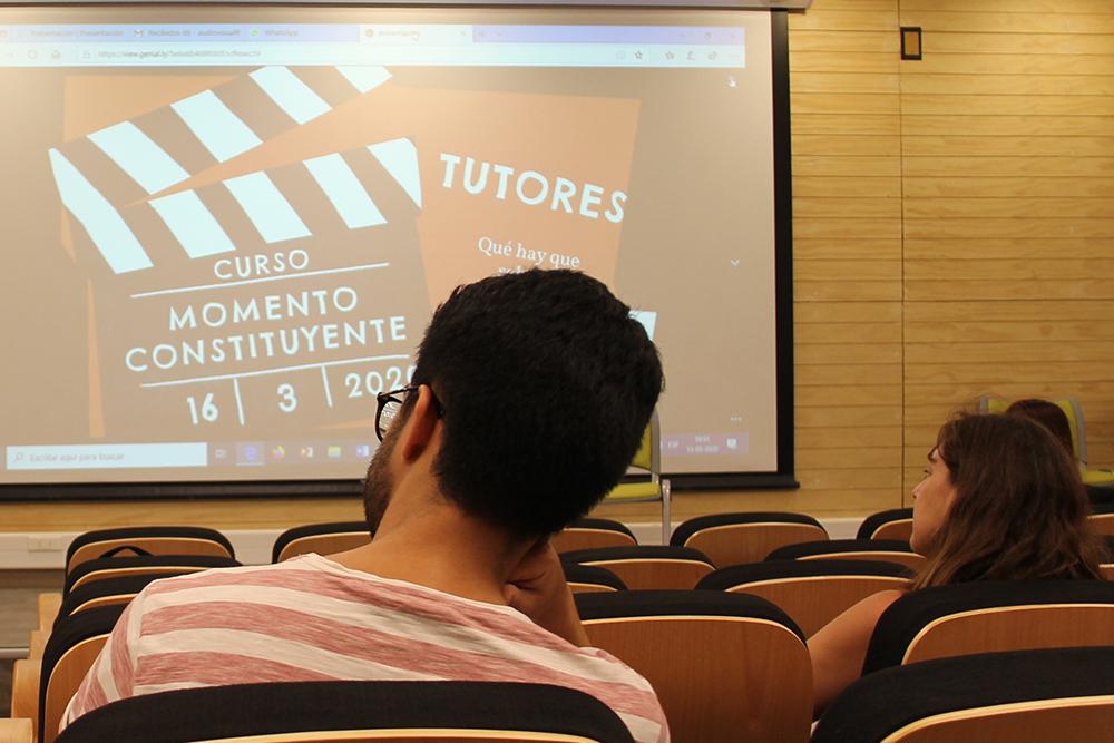 El curso contará con tutorías en las que participarán estudiantes de Derecho y de Estudios Pedagógicos de la U. de Chile.