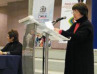 La Decana de la Facultad de Filosofía y Humanidades, Profa. Mª Eugenia Gongorá, señaló que el encuentro "representa la renovación del compromiso permanente  de la Universidad de Chile con la poesía".