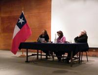 La bienvenida al encuentro estuvo a cargo de los académicos de la Facultad de Filosofía y Humanidades Alicia Salomone, Kemy Oyarzún y Grínor Rojo.