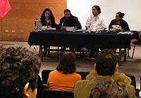 Jaime Huenún, Briceida Cuevas, Edwin Madrid y Vito Apüshana, moderados por Maribel Mora, fueron los encargados de realizar la mesa de poetas indígenas durante el segundo día del encuentro de poesía.
