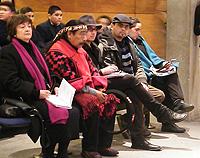 En la actividad participaron la Decana de Filosofía y Humanidades, Profa. María Eugenia Góngora, el poeta mapuche Lorenzo Aillapán, y el poeta Óscar Saavedra (en la foto de izq. a der.)