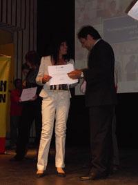 Tanto Iván Páez, Coordinador del PEC, (en la fotografía) como el Prof. Ulises Cárcamos entregaron los diplomas a los asistentes de la educación que participaron de este Diplomado.