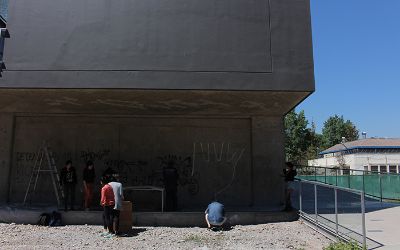 Intervención en el muro del Aulario B. Campus Juan Gómez Millas