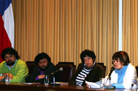 También participaron en la lectura los poetas Javier Bello, Jaime Huenún, Damaris Calderón y Marina Arrate.