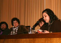 Finalmente, la escritora Alejandra Del Río leyó algunos de sus poemas a los asistentes al lanzamiento oficial del Encuentro Internacional de poesía que se desarrollará en abril de 2010.